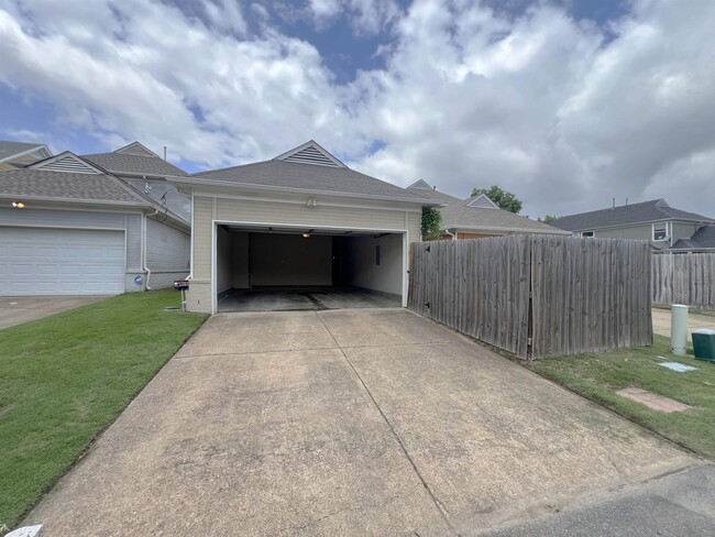 Building Photo - 1342 Island Pl E