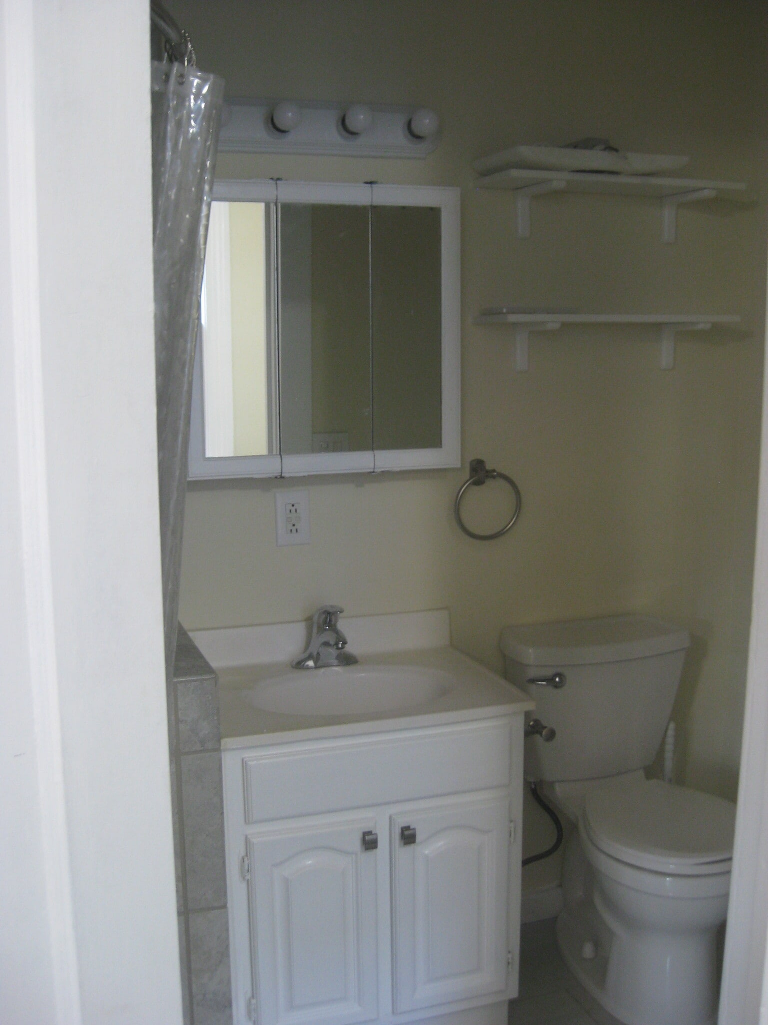 Building Photo - 17 S Goodman St