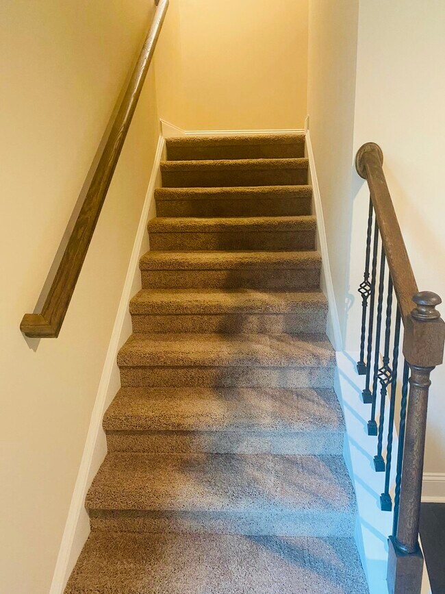 Building Photo - 5985 Arbor Knoll Plz