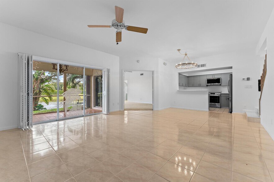 Building Photo - 2505 Fairway Dr N