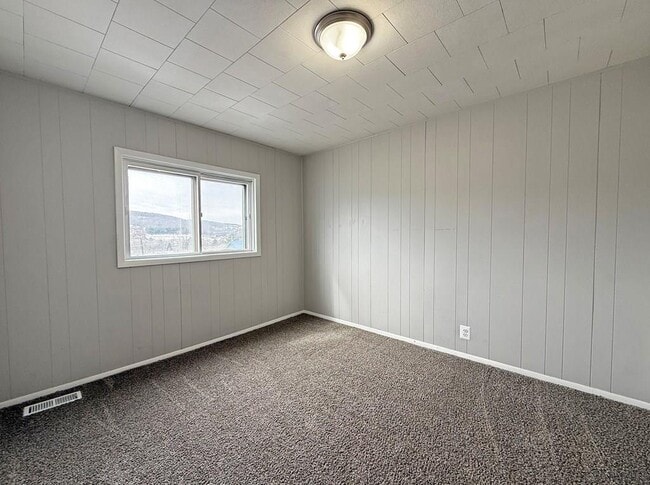 Building Photo - 512 Graham Ave