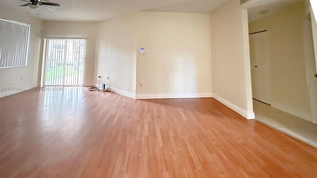 Building Photo - 6928 SW 39th St