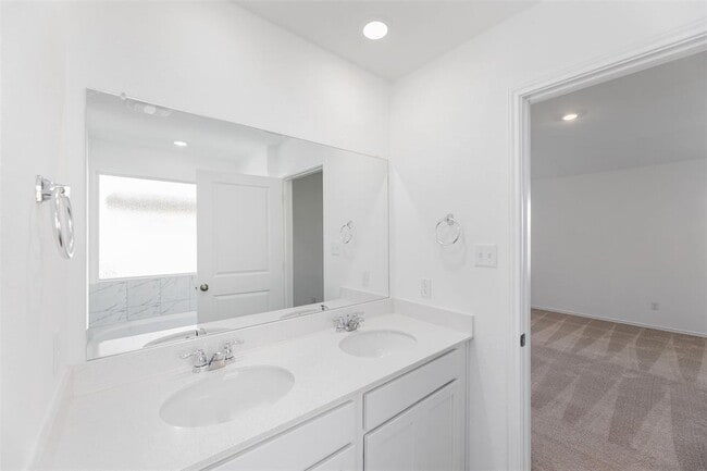 Building Photo - 627 Waterway Ave