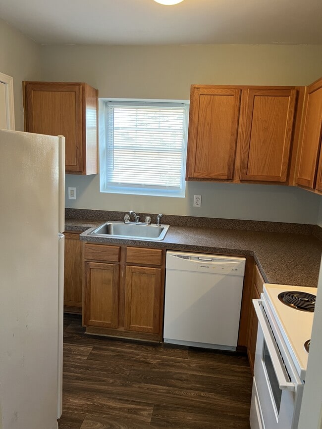 Building Photo - 2367 Cascade Rd