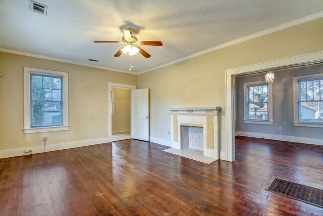 Building Photo - Beautiful Single Family house near downtown Savannah and Tybee Island
