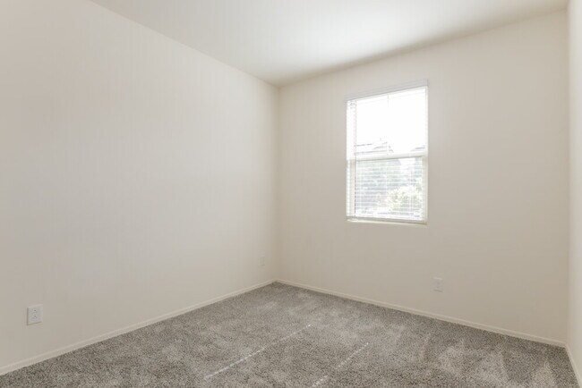 Building Photo - 12100 W Charismatic Dr