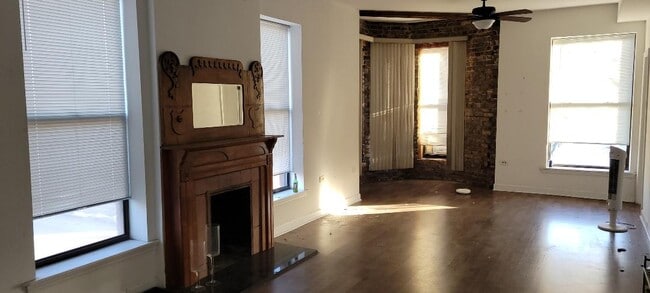 Building Photo - 300 W 31st St