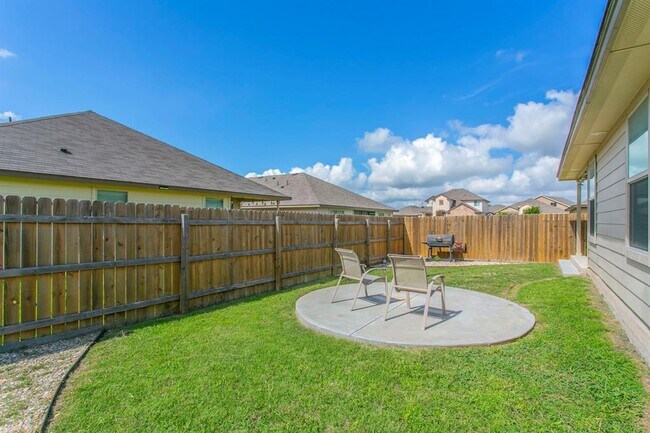 Building Photo - 117 Kinglet Dr