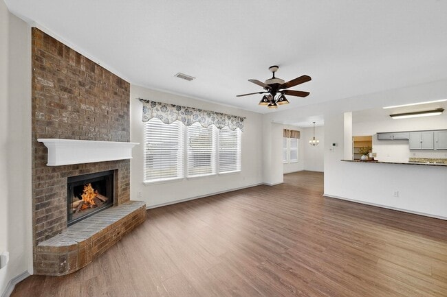 Building Photo - 415 Hidden Ridge Dr