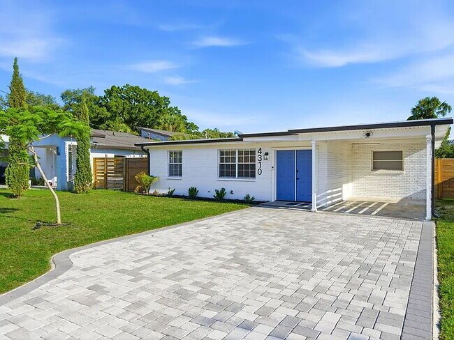 Building Photo - Fully Furnished South Tampa Retreat | Flexible Lease Terms