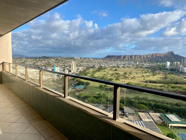 Building Photo - Diamond Head Views! City Views! Golf Cours...