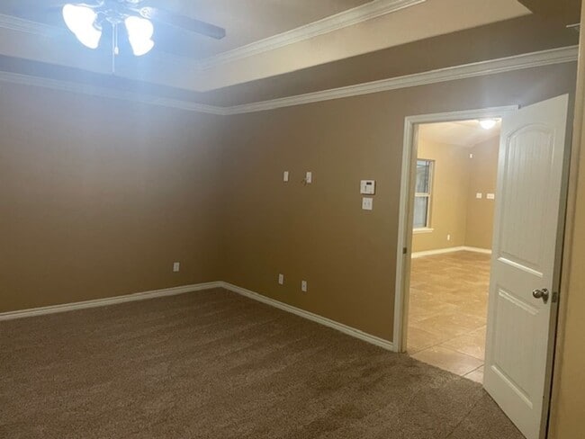 Building Photo - 1106 Pine Hollow Ln
