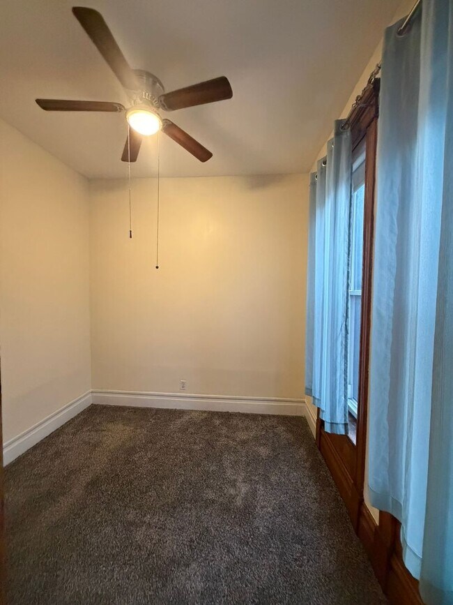 Building Photo - 4108 N Southport Ave