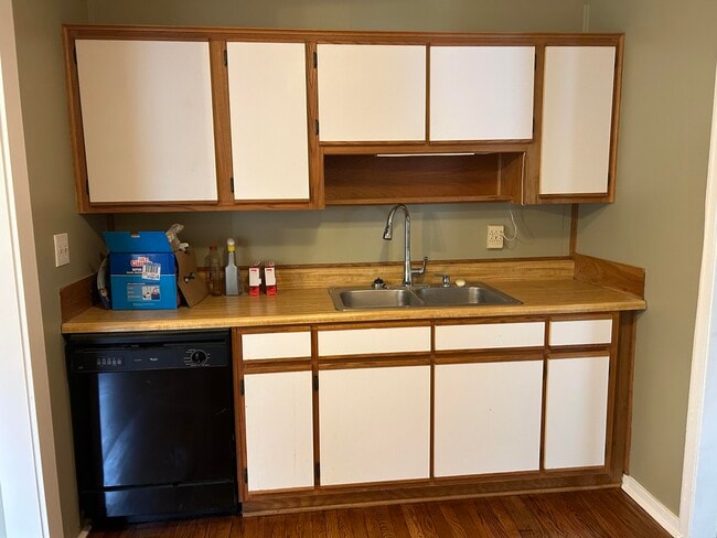 Building Photo - 408 Palm Dr