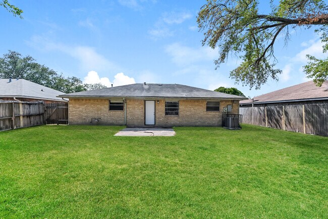 Building Photo - 7126 Kings Dr