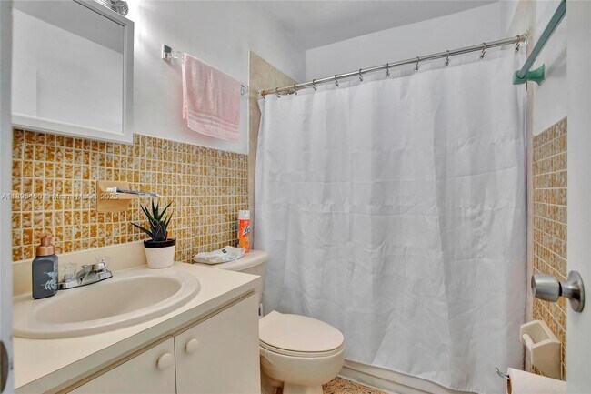 Building Photo - 458 SW 9th St