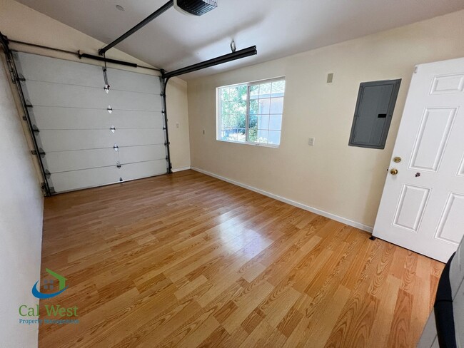 Building Photo - $5800 - Spacious 5 Beds 4 baths with large...