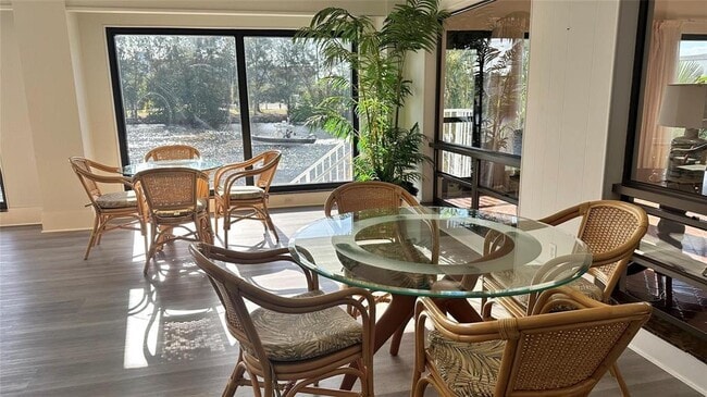 Building Photo - 1401 N Riverside Dr