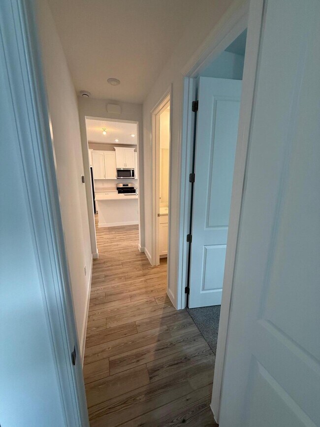 Building Photo - 9555 SW Indra Wy