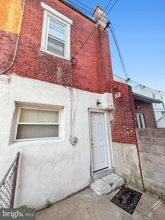 Building Photo - 352 N Gross St
