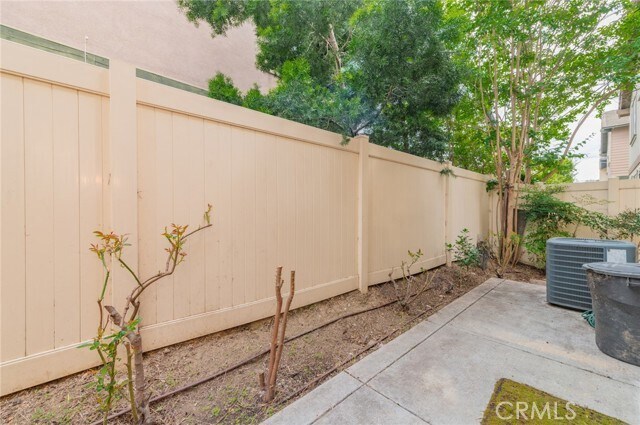 Building Photo - 1351 S Magnolia Ave