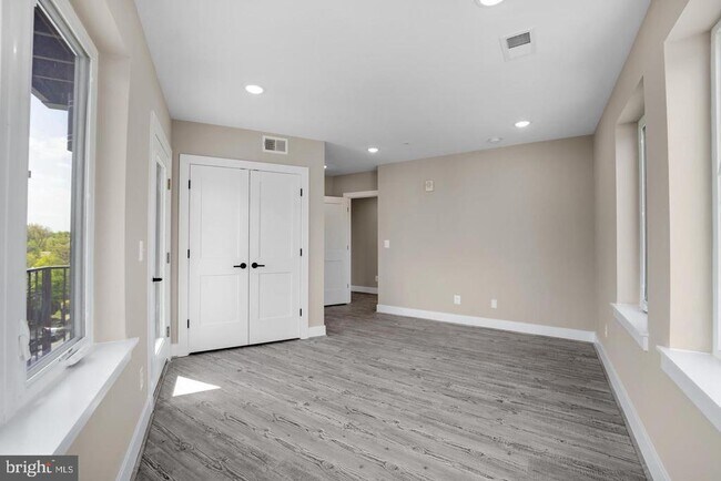 Building Photo - 1617 Rhode Island Ave NE