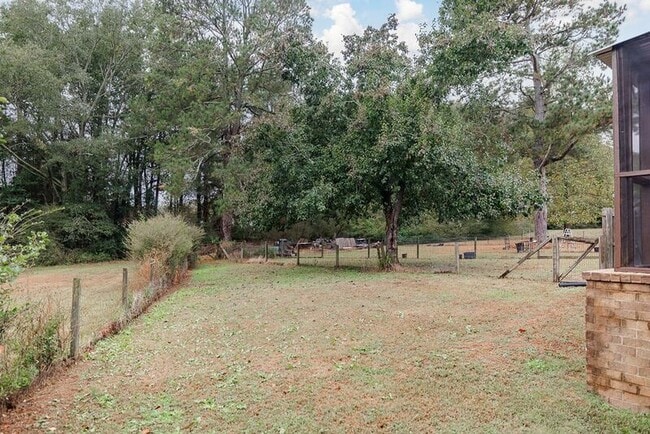 Building Photo - 160 Jockey Club Dr