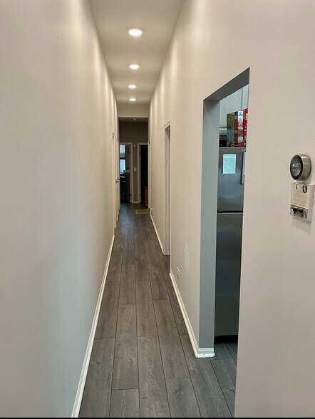 Building Photo - 857 N La Salle Dr