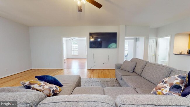 Building Photo - 9811 Fendale Ln