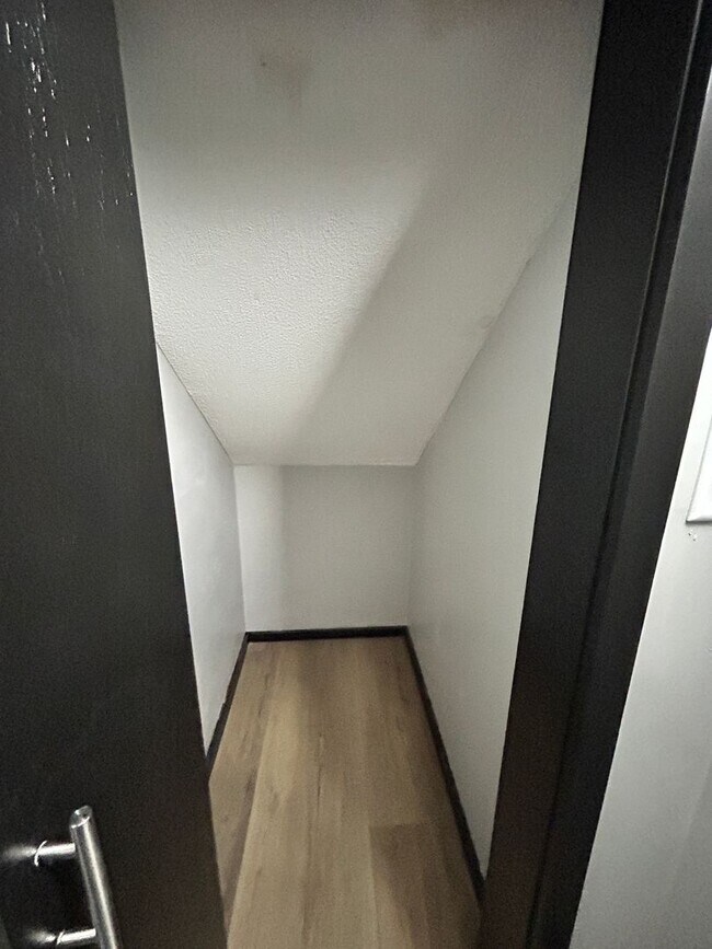 Building Photo - Unique two bedroom 1 1/2 bath with additio...