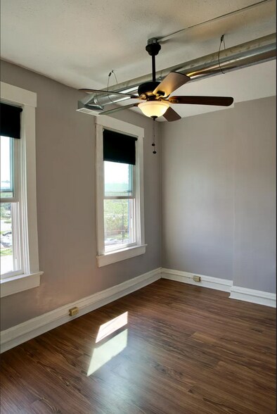Building Photo - 308 W McMicken Ave
