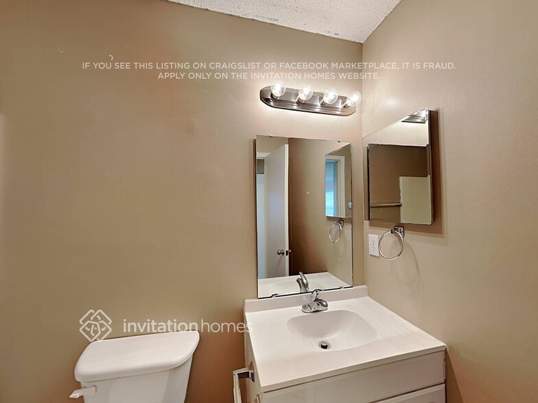 Building Photo - 3049 Parade Ln SW