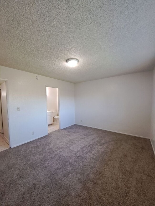 Building Photo - 132-6 Dayton