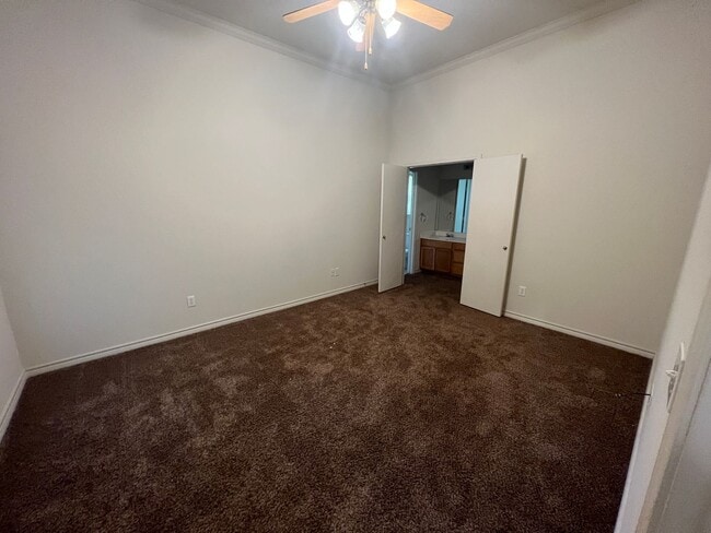 Building Photo - 708 Paso Fino St