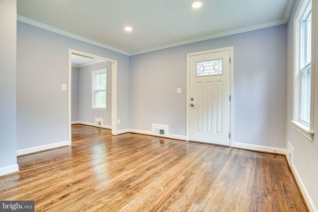 Building Photo - 2901 Farmington Dr