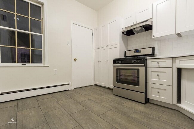 Building Photo - 154 W 29th St
