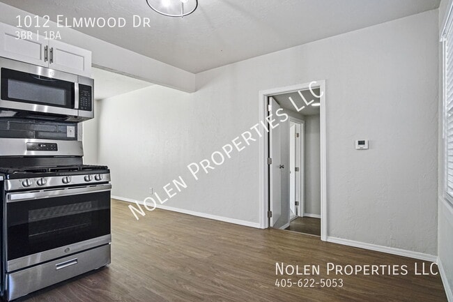 Building Photo - 1012 Elmwood Dr