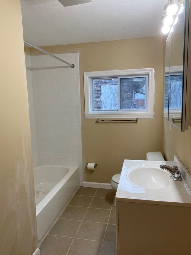 Building Photo - Town house