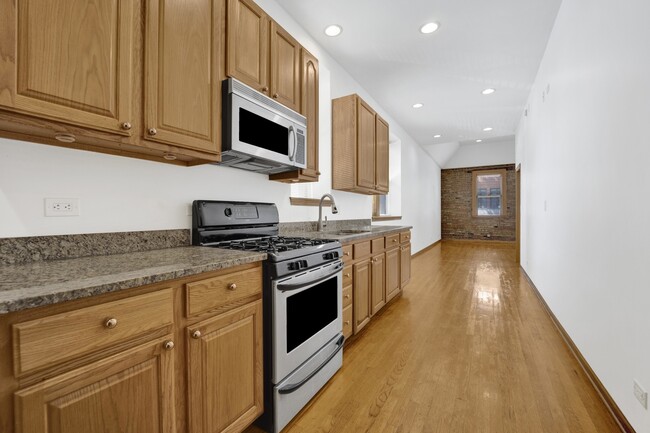 Building Photo - 2859 S Lowe Ave