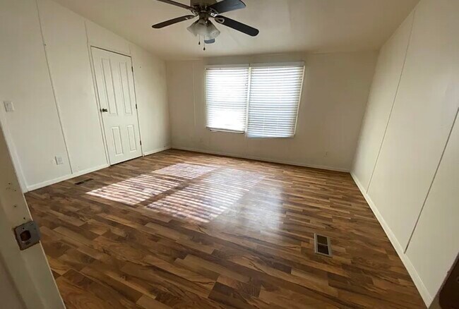 Building Photo - 4350 W Hammon Dr