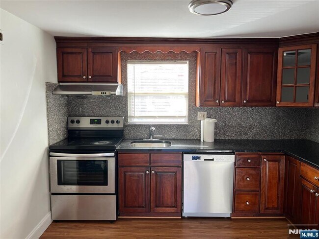 Building Photo - 75 Park Floor 2 Park