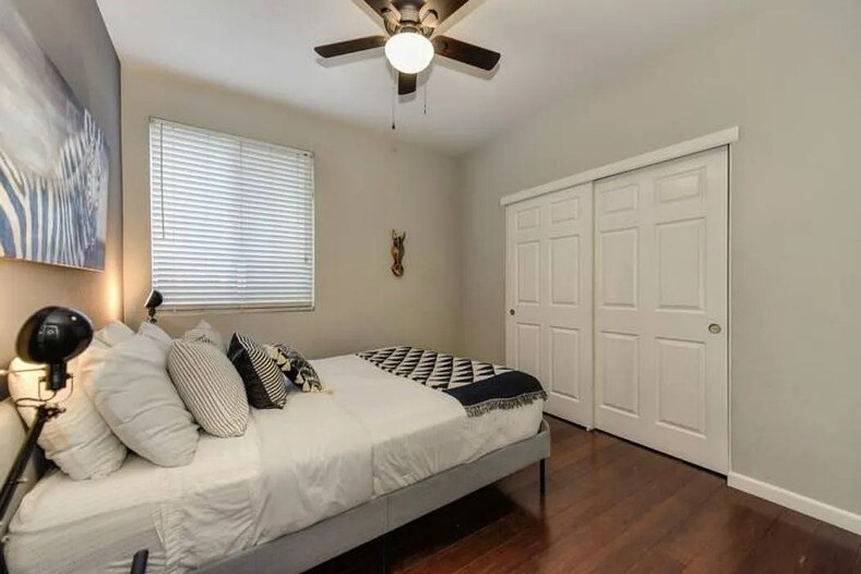 Building Photo - 205 Dragonfly Cir