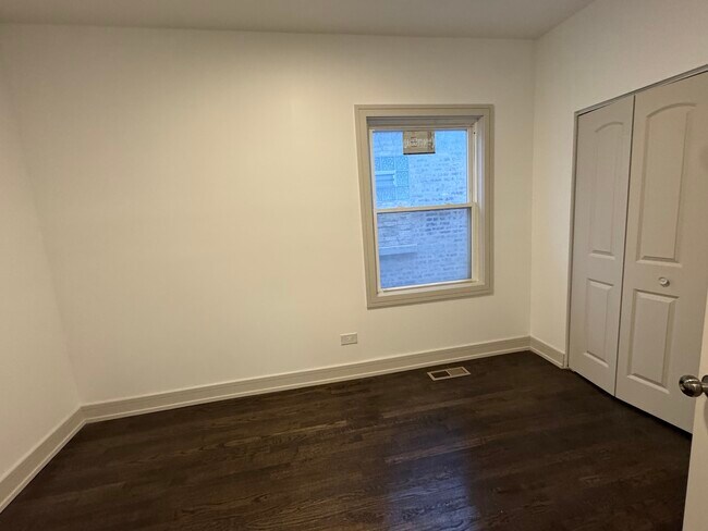 Building Photo - 7812 S Paxton Ave