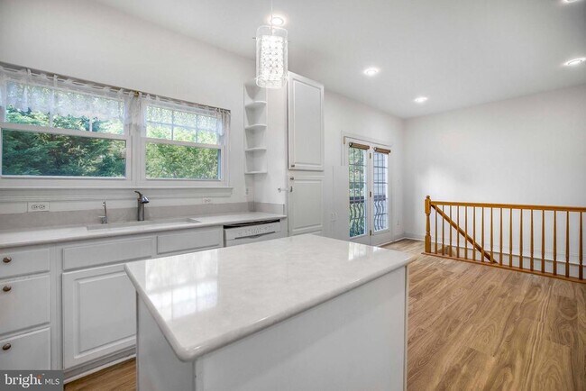 Building Photo - 43782 Brookline Terrace