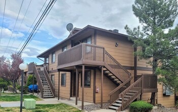Building Photo - 1400 Selmi Dr