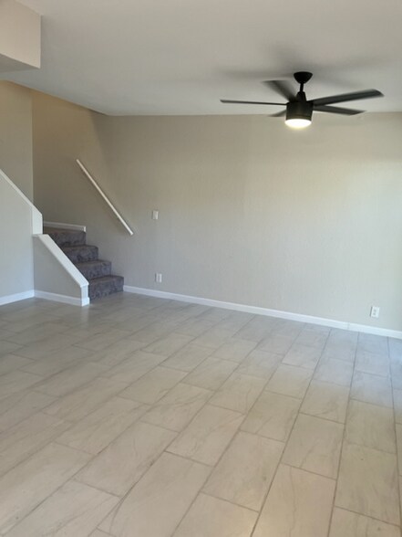 Building Photo - 286 W Palomino Dr