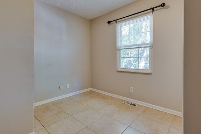 Building Photo - 3 Bed 2 Bath w/bonus room and fence for $2...