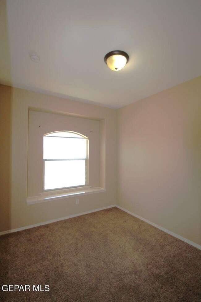 Building Photo - 3900 Loma Cortez Dr