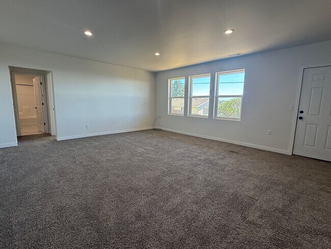 Building Photo - 505 N 80th Ave