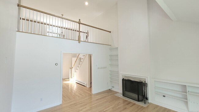Building Photo - 7 Oenoke Ridge